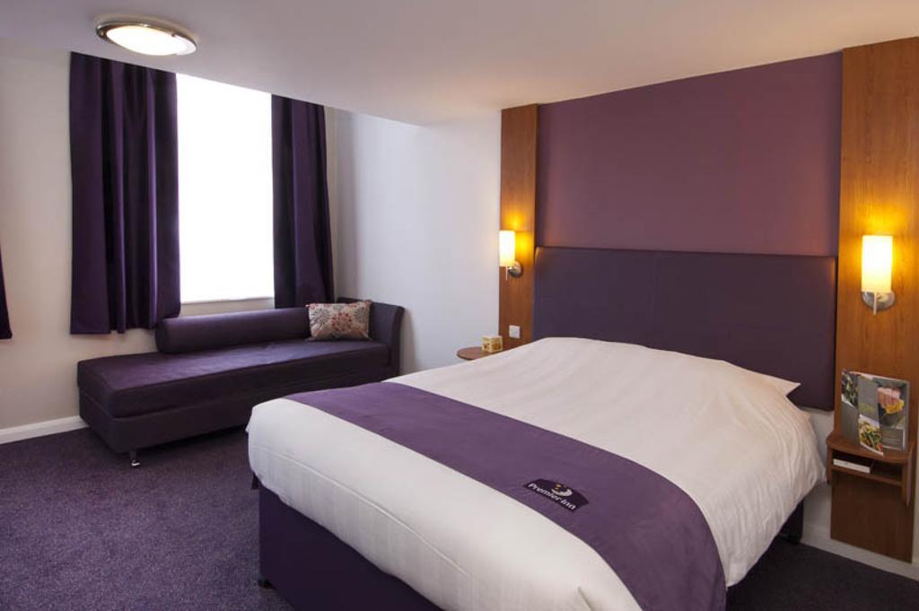 Premier Inn Reading Central Екстериор снимка