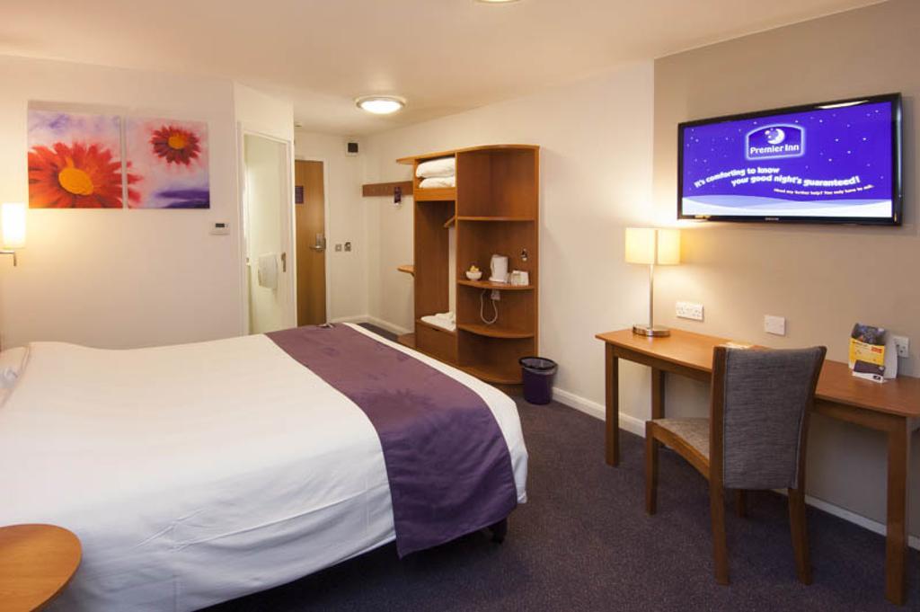 Premier Inn Reading Central Екстериор снимка