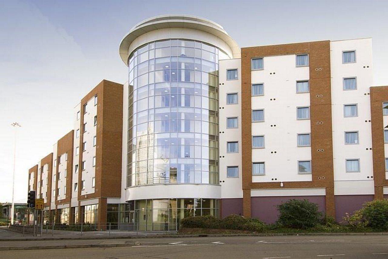 Premier Inn Reading Central Екстериор снимка