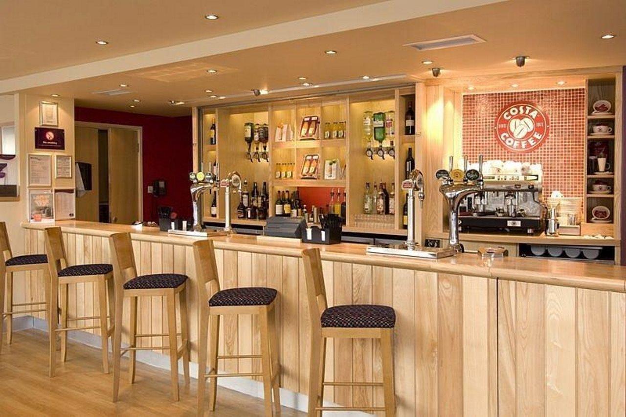 Premier Inn Reading Central Екстериор снимка
