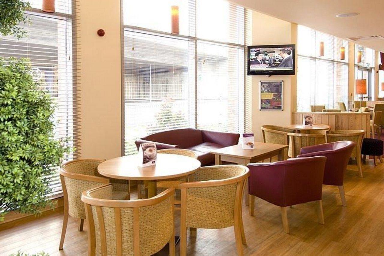 Premier Inn Reading Central Екстериор снимка