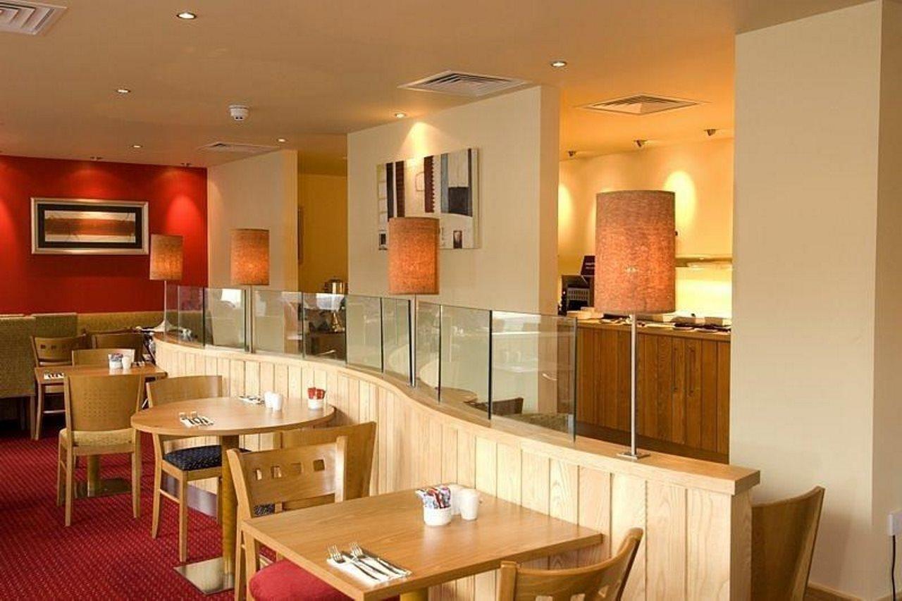 Premier Inn Reading Central Екстериор снимка