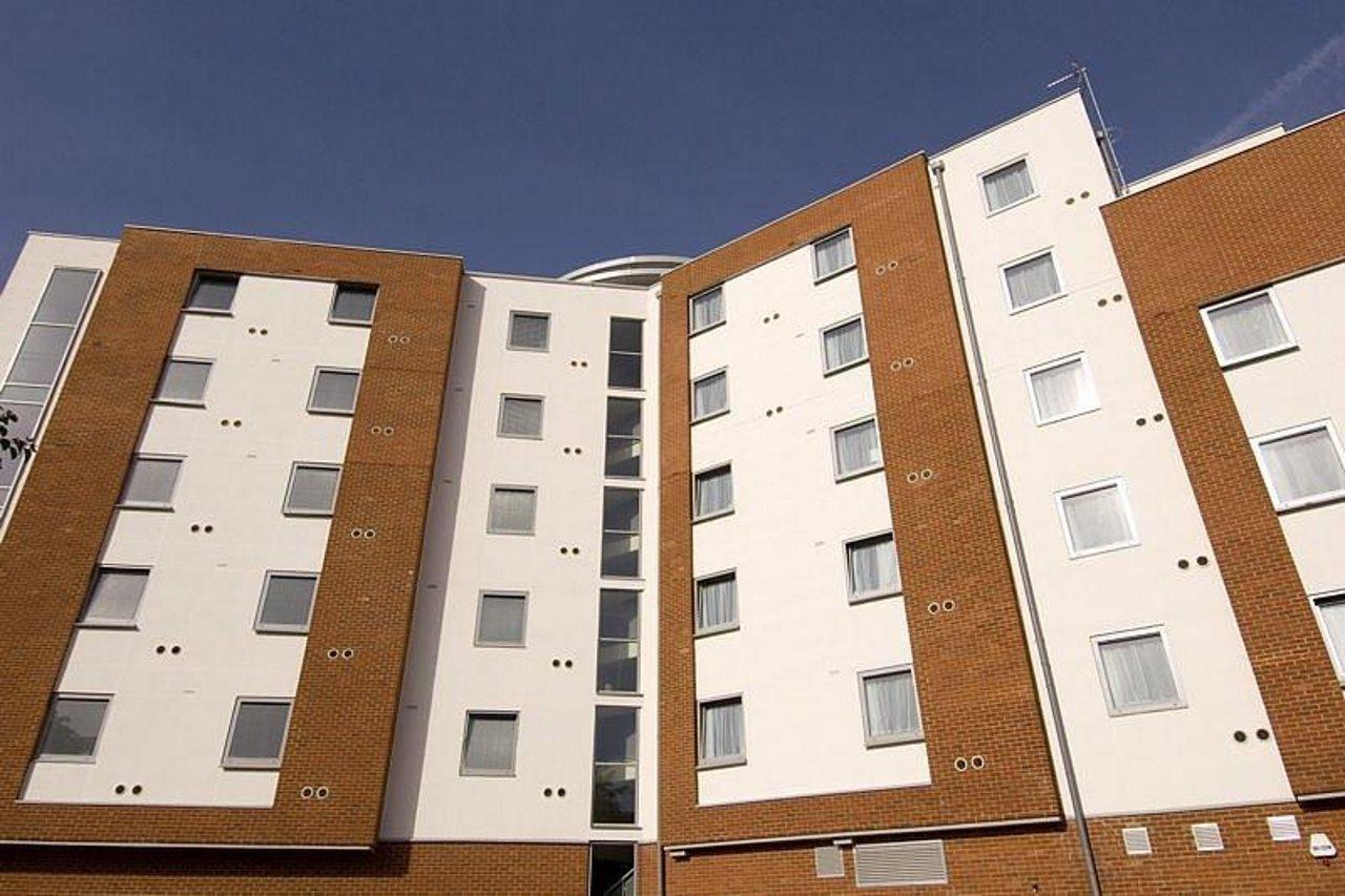 Premier Inn Reading Central Екстериор снимка