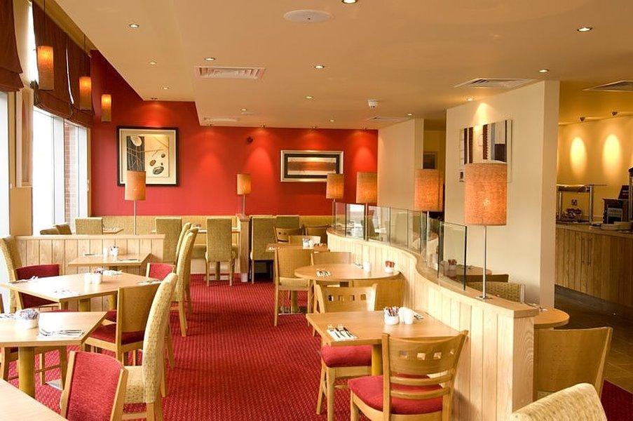 Premier Inn Reading Central Екстериор снимка