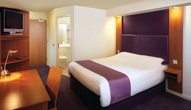 Premier Inn Reading Central Екстериор снимка